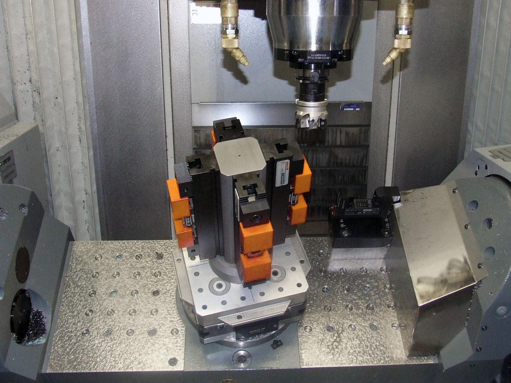 Mehrfachspannsystem MMS 260-50-1 auf Spannturm 90°