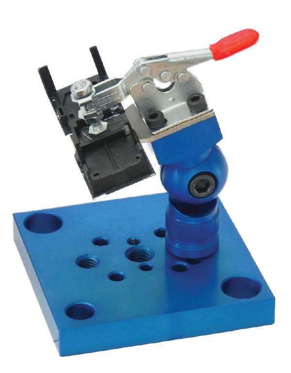 ALUMESS.maxx Kniehebelspanner auf Auflageplatte und Gelenkaufnahme