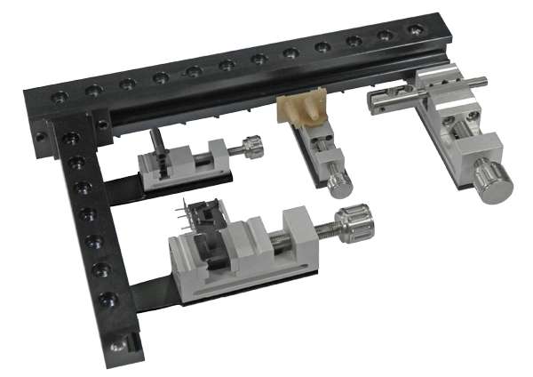 Aufbaubeispiel ALUMESS.optic mit Grundleiste und Anschlussleiste