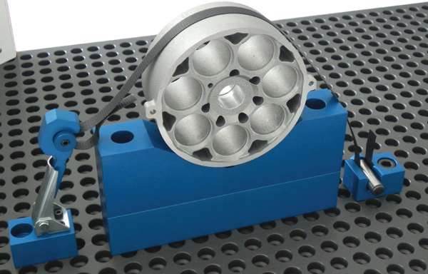 ALUMESS.maxx Bandspanner Anwendung auf Basisplatte