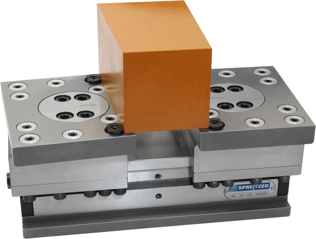 Mechanischer Zentrischspanner MZC mit Pendelbacken mit Gripeinsätzen