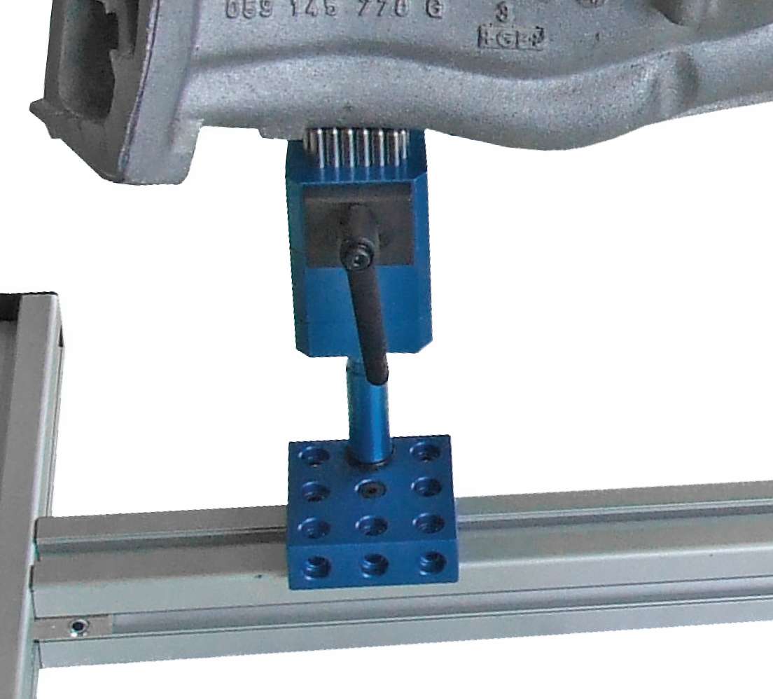 Aufbaubeispiel ALUMESS.maxx Platte auf Aluminiumprofil mit Nadelauflage
