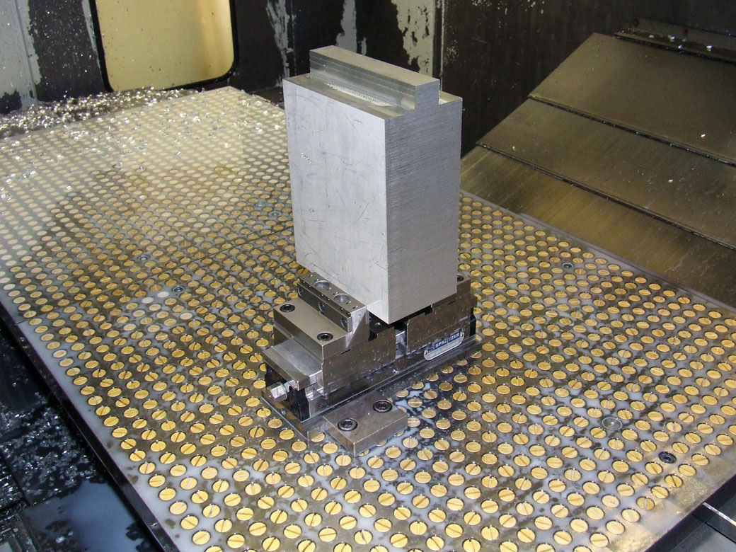 Mechanischer Zentrischspanner MZC 220-80 E mit Gripeinsatz