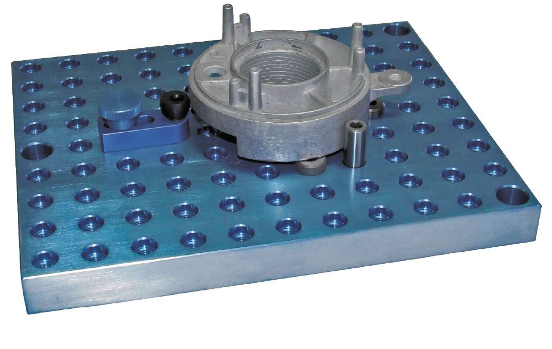 ALUMESS.maxx Aufbaubeispiel Exzenterspanner mit Anschlagbolzen auf Palette