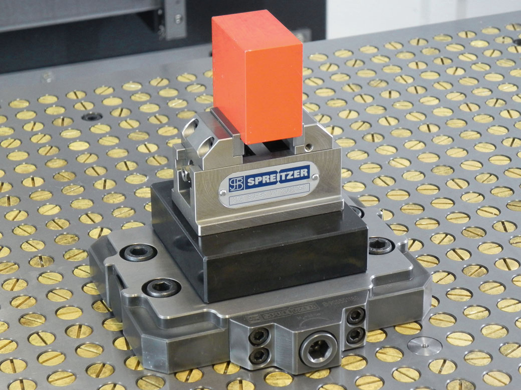 Mechanischer Zentrischspanner MZU 120-60 auf Wechselpalette WP