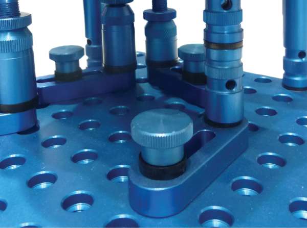 Aufbaubeispiel ALUMESS.maxx Schiebeleiste mit Rändelschraube auf Palette